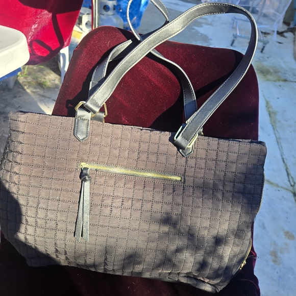 Max Studio Quilted Expandable Tote Bag – Black with Gold Zippers - Picture 9 of 11